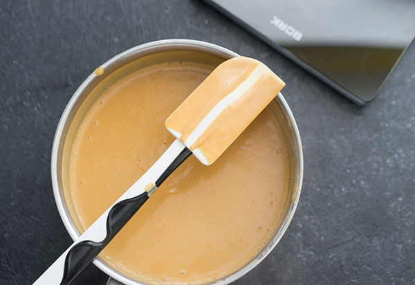 Receita para um delicioso sorvete caseiro com caramelo