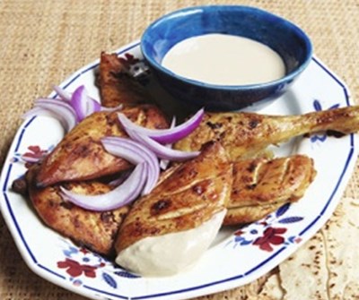 Frango assado com molho de gergelim