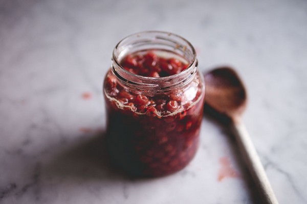 Rowan para o inverno: receitas de tarugos do chokeberry vermelho e preto usual