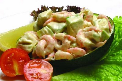 Salada de abacate com camarão