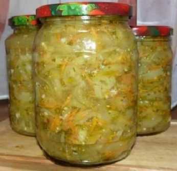 Salada de repolho no inverno com tomates verdes