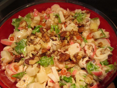 Salada de camarão com varas de caranguejo