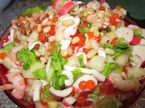 Salada de camarão com tomate