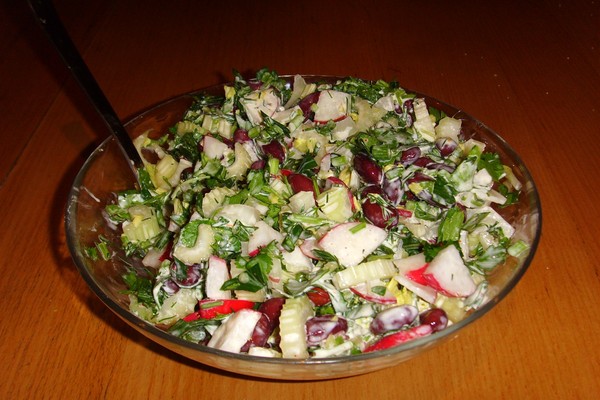 Salada com feijão enlatado: receitas deliciosas e simples 