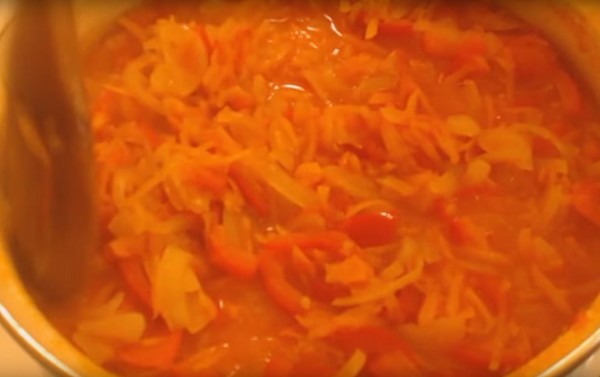 Salada com arroz e vegetais para o inverno. Receitas para salada para o inverno com arroz e tomate, abobrinha, cenoura
