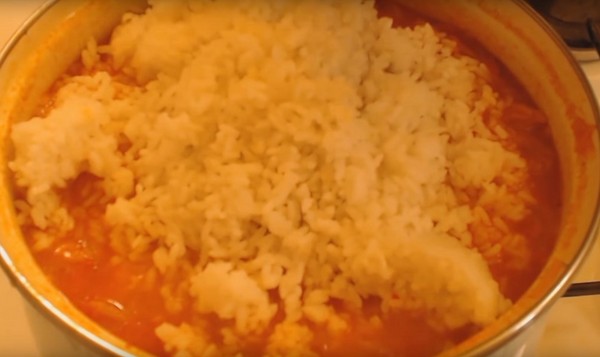 Salada com arroz e vegetais para o inverno. Receitas para salada para o inverno com arroz e tomate, abobrinha, cenoura