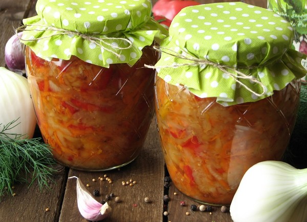 Salada com arroz e vegetais para o inverno. Receitas para salada para o inverno com arroz e tomate, abobrinha, cenoura