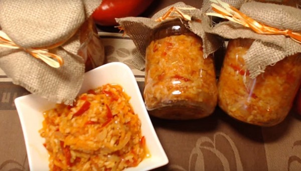Salada com arroz e vegetais para o inverno. Receitas para salada para o inverno com arroz e tomate, abobrinha, cenoura
