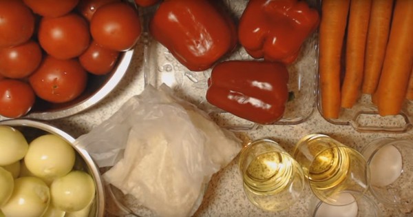 Salada com arroz e vegetais para o inverno. Receitas para salada para o inverno com arroz e tomate, abobrinha, cenoura