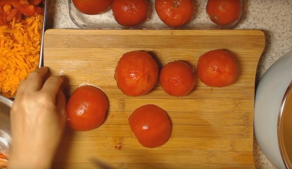Salada com arroz e vegetais para o inverno. Receitas para salada para o inverno com arroz e tomate, abobrinha, cenoura