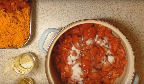 Salada com arroz e vegetais para o inverno. Receitas para salada para o inverno com arroz e tomate, abobrinha, cenoura