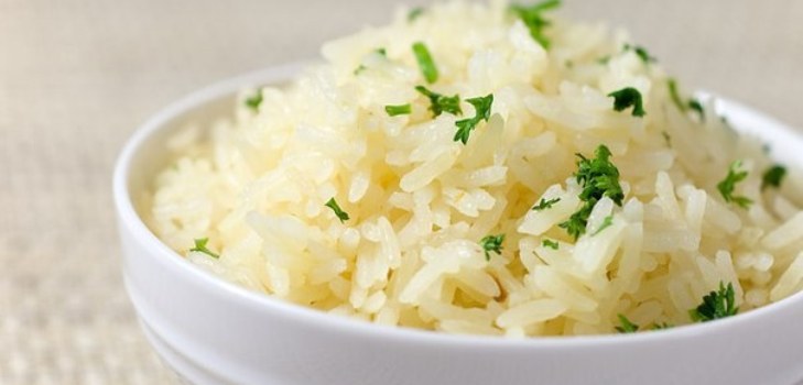 arroz em um prato