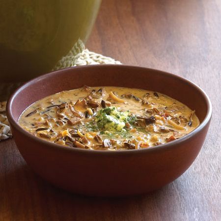 A sopa de cogumelos é um excelente prato para uma mesa casual A sopa de cogumelos é um excelente prato para uma mesa casual