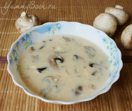 A sopa de cogumelos é um excelente prato para uma mesa casual A sopa de cogumelos é um excelente prato para uma mesa casual