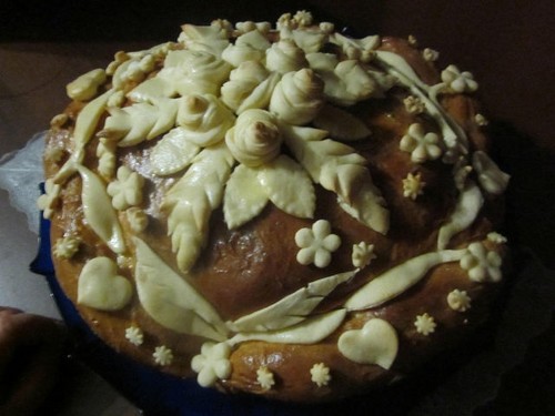 Um pão de casamento com suas próprias mãos, uma receita e uma foto