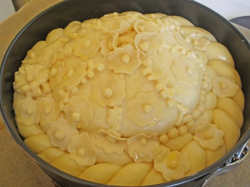 Um pão de casamento com suas próprias mãos, uma receita e uma foto