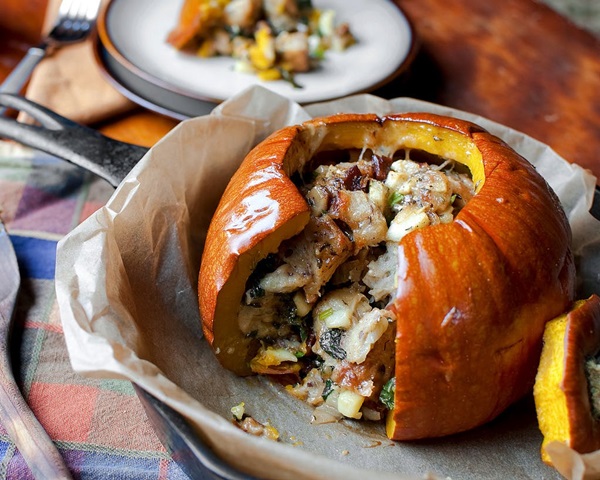 Abóbora no forno, recheada ou assada com pedaços de carne, frango e carne picada: Abóbora doce com mel, maçã, queijo cottage - passo a passo com receitas da foto para o forno