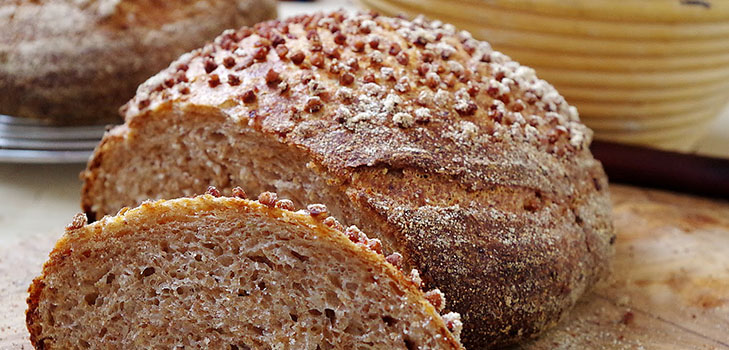Uma receita de pão saboroso e saudável com flocos de trigo mourisco
