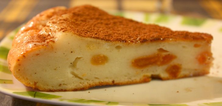 Uma deliciosa receita para um bolo de queijo cottage em um multivarquet é uma excelente sobremesa para toda a família.