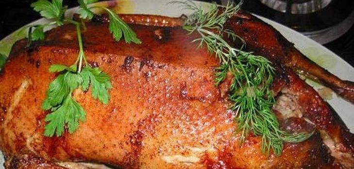 Pato no forno: quão saboroso cozinhar?