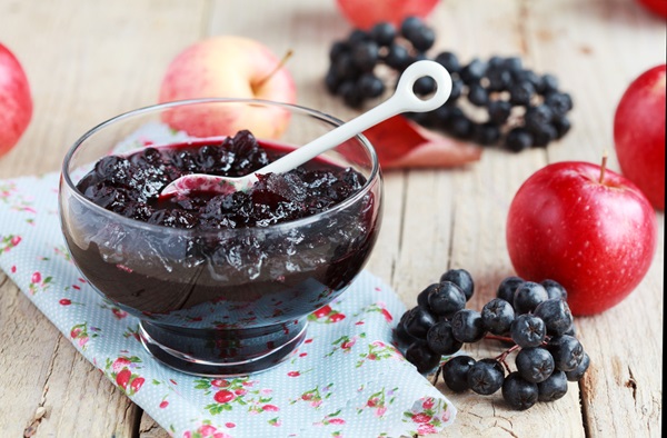 Atolamento de chokeberry preto