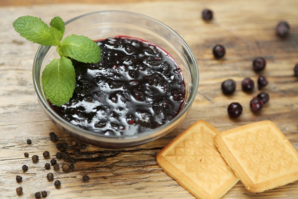 Atolamento de chokeberry preto - melhores receitas com foto