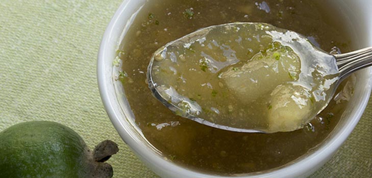 Atolamento de feijoa sem cozinhar, uma receita de atolamento ao vivo com uma foto