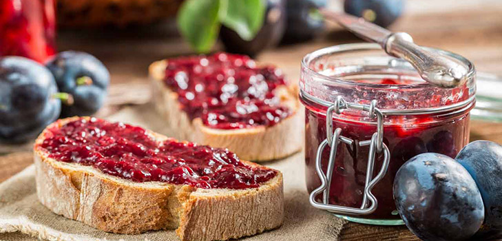 Como criar breu de uma ameixa com uma pedra e pitted - receitas simples
