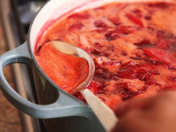 Como criar breu de uma ameixa com uma pedra e pitted - receitas simples
