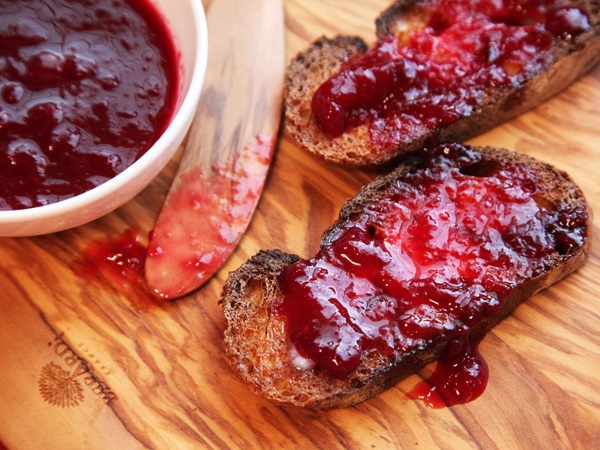 Como criar breu de uma ameixa com uma pedra e pitted - receitas simples