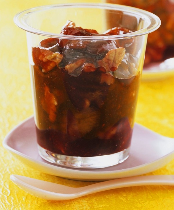 Como criar breu de uma ameixa com uma pedra e pitted - receitas simples