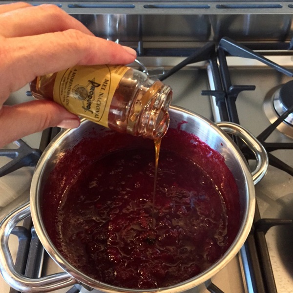 Como criar breu de uma ameixa com uma pedra e pitted - receitas simples