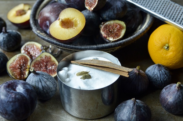 Como criar breu de uma ameixa com uma pedra e pitted - receitas simples
