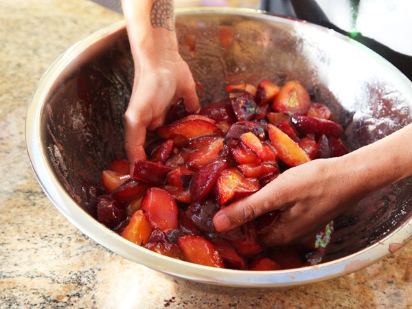 Como criar breu de uma ameixa com uma pedra e pitted - receitas simples