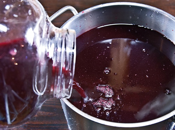 Vinho caseiro de chokeberry