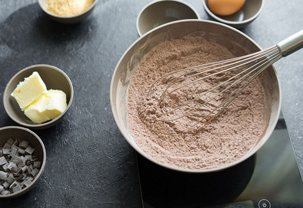 Uma deliciosa receita: grandes biscoitos de chocolate com especiarias