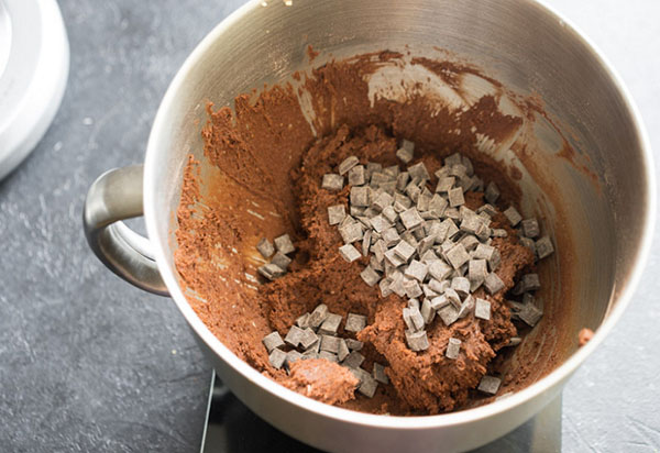Uma deliciosa receita: grandes biscoitos de chocolate com especiarias