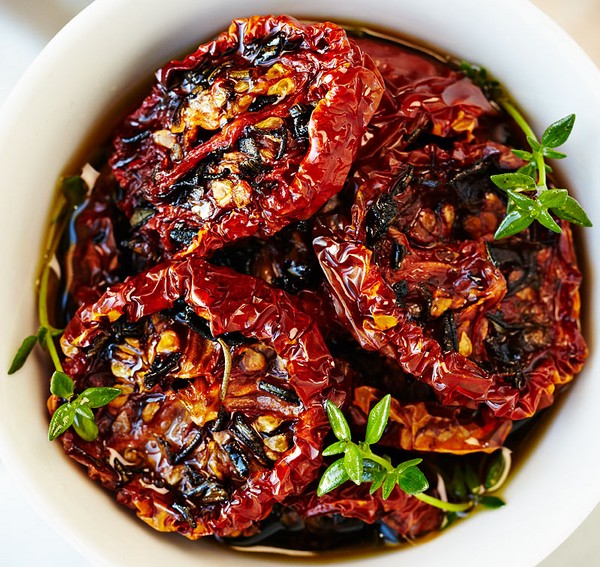 Tomates secos ao sol, receitas em casa. Como fazer tomates secos ao sol em um secador de vegetais, forno, para o inverno Tomates secos ao sol, receitas em casa. Como fazer tomates secos ao sol em um secador de vegetais, forno, para o inverno