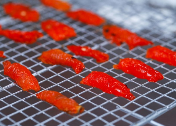 Tomates secos ao sol, receitas em casa. Como fazer tomates secos ao sol em um secador de vegetais, forno, para o inverno