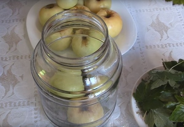 Maçãs para o inverno nos bancos - tarugos e receitas - embebidas e cunhas, compotas, atolamentos, tarugos. Como manter as maçãs no inverno em casa