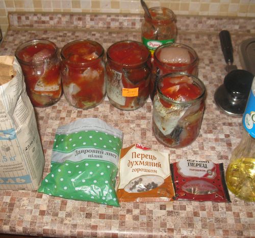 Home enlatado peixe