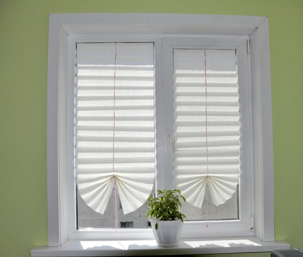 Roller blinds no windows