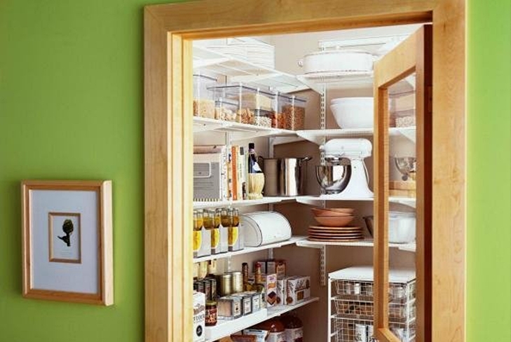 Leituras de reparo: 5 ideias sobre como usar uma despensa em um apartamento