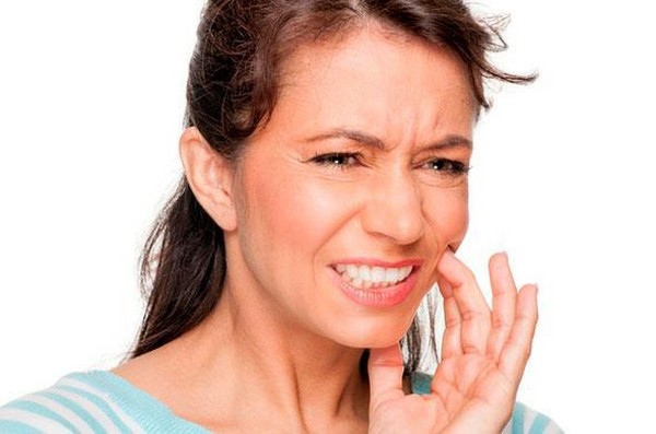 Por que coça os dentes em um adulto