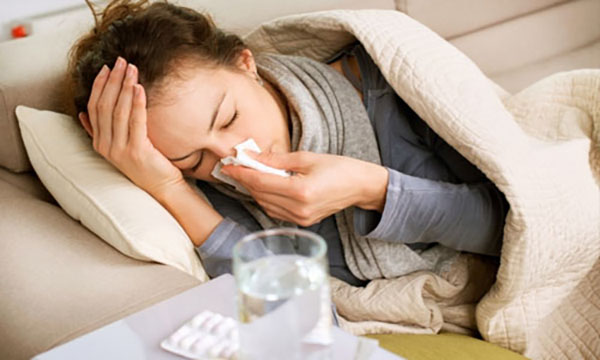 Tratamento da gripe e SARS em adultos em casa: medicamentos de baixo custo e remédios populares. Conselhos do médico Komarovsky sobre como tratar a gripe em crianças