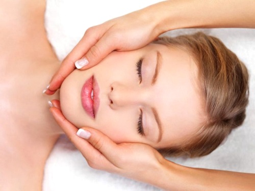 Massagem facial de rugas