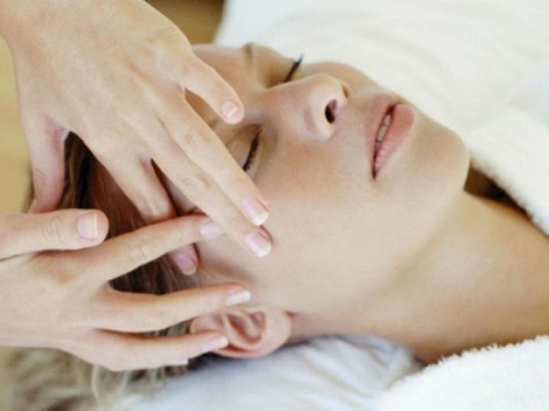 Massagem facial de rugas