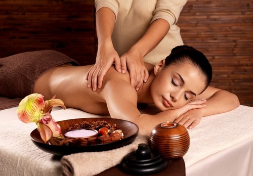 Massagem tailandesa em CROWN THAI SPA - um toque de felicidade